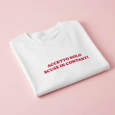 T-shirt con ricamo "Accetto solo scuse in contanti"