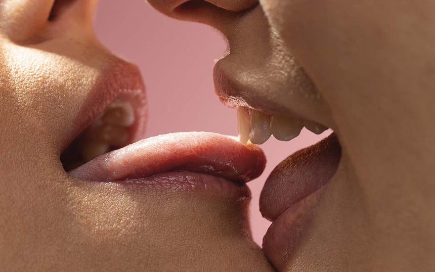 Scopri l'Arte del Bacio: La Guida Completa all'Erotismo Femminile