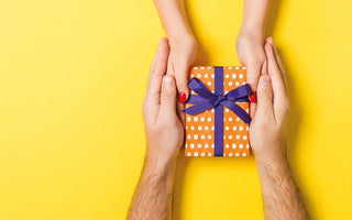 I 10 Motivi per Sorprendere la Tua Ragazza con un Regalo Sexy