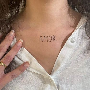 tatuaggio temporaneo con scritta